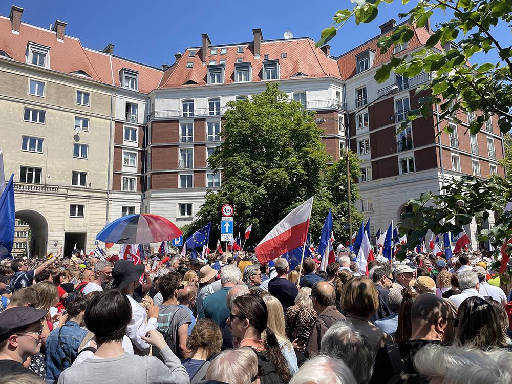 Polonya'da son yılların en büyük siyasi protestosu 7